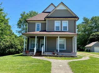 238 N Main St, Roberts, IL 60962