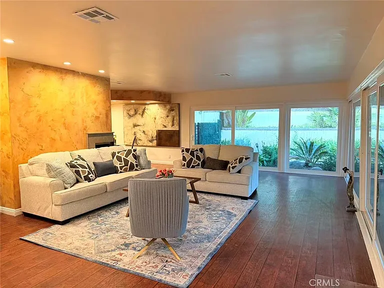 2500 Benedict Canyon Dr — Photo 5