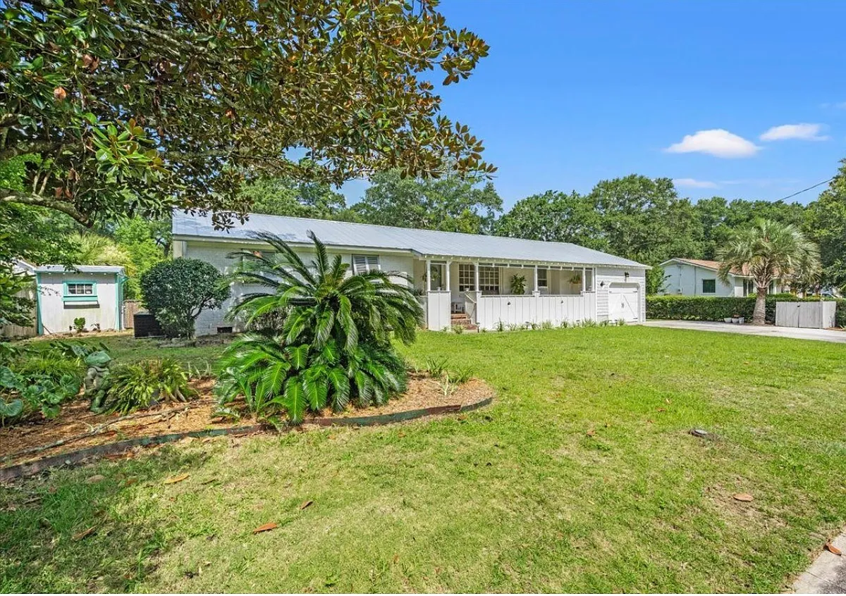 Photo 2 of 21 - 939 Mikell Dr - Charleston, SC Building Photo - 939 Mikell Dr