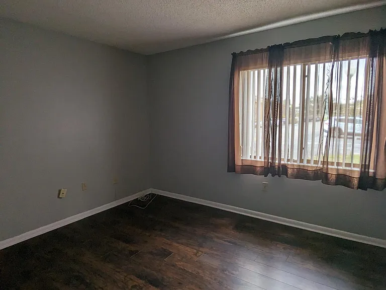 5229 Vineland Rd — Photo 11