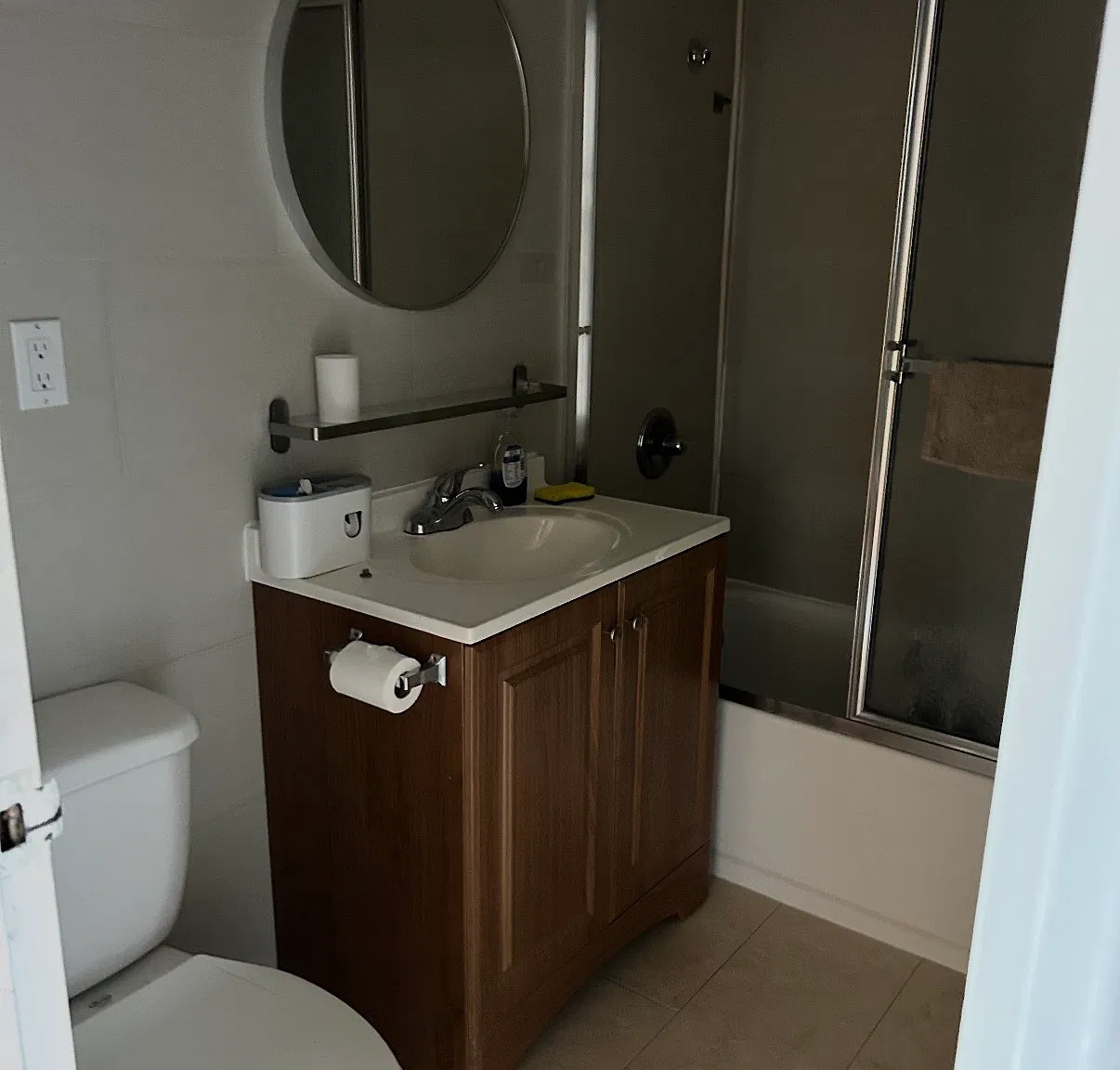 3 bed, 1000 sqft, $3,000 — Photo 1