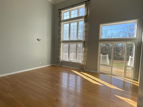 4th image of 251 Villa Ray Dr