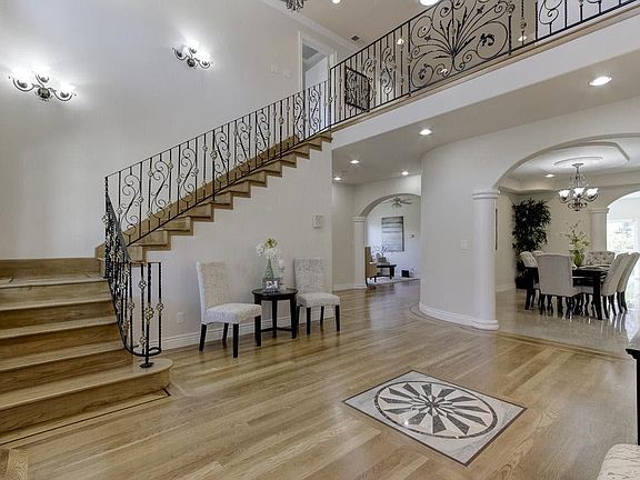 4th image of 1012 Laurel Ave