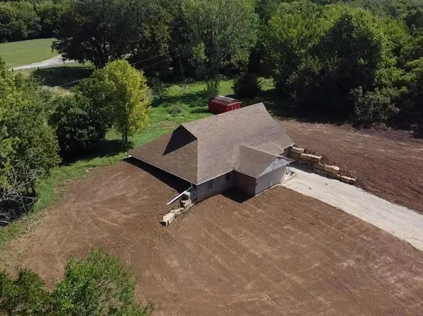 2124 E 250th Rd, Lecompton, KS 66050