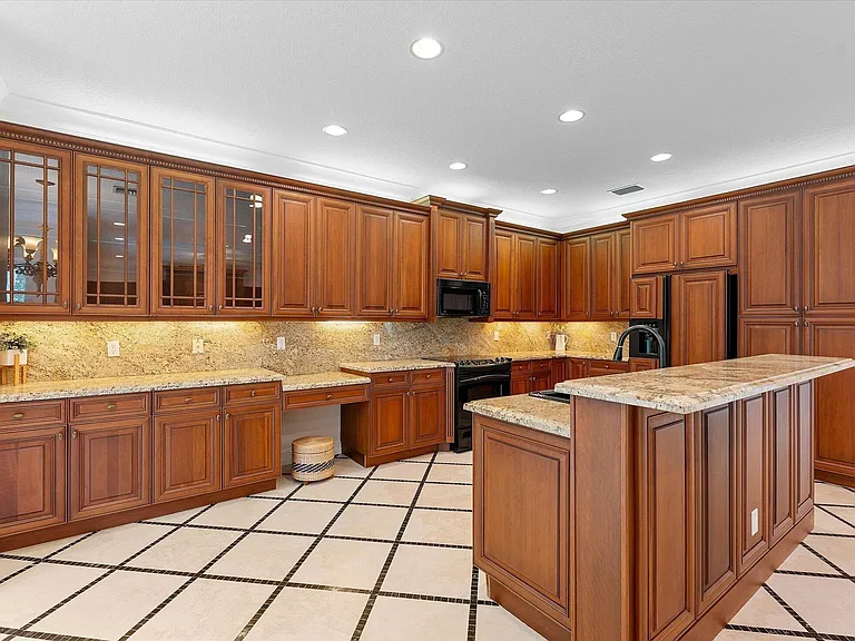 8882 Hidden Acres Dr — Photo 17