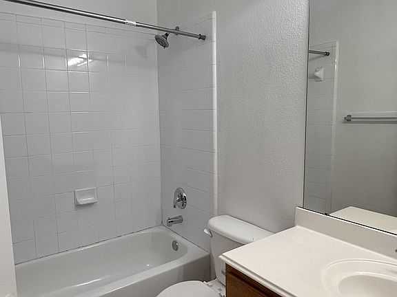 4th image of 6104 Oldham Dr