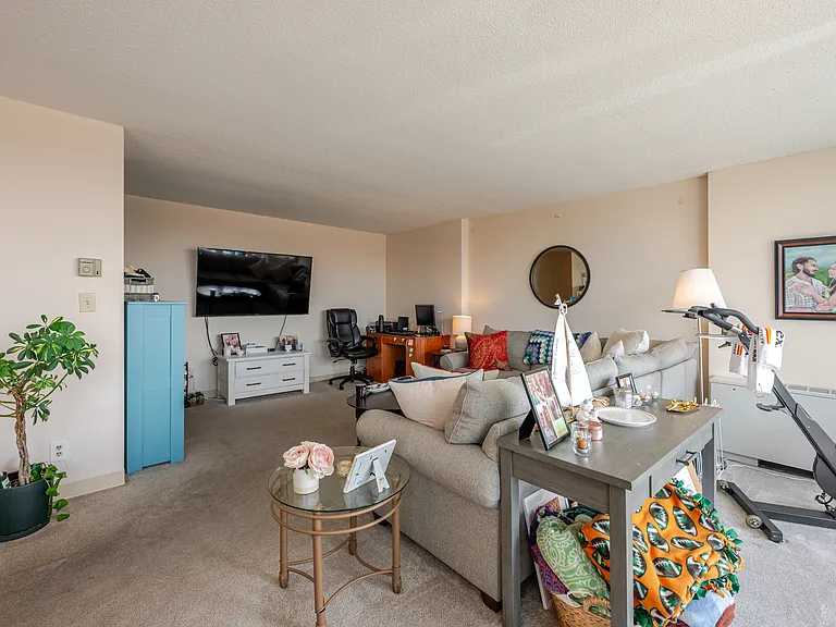1301 S Arlington Ridge Rd #711 — Photo 4