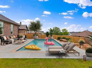 16417 Clear View Dr, Lindale, TX 75771