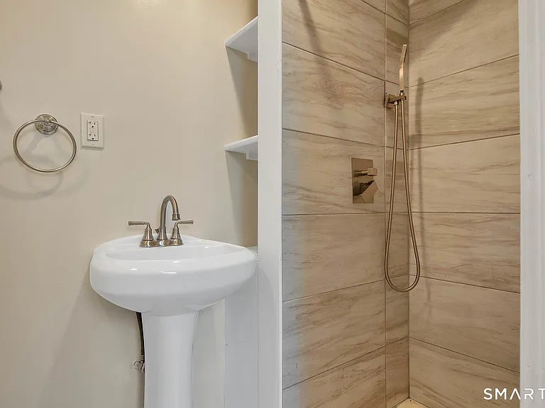 120 E Main St #7 — Photo 8