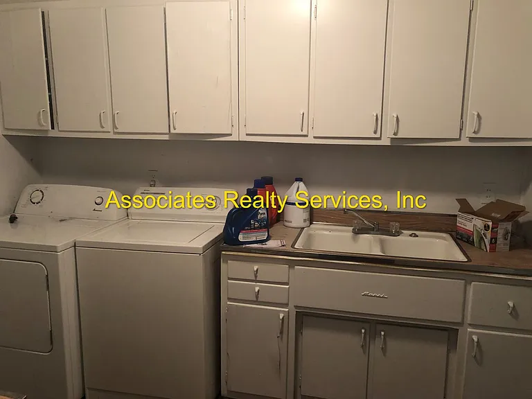2631 NW 1st Ave — Photo 3