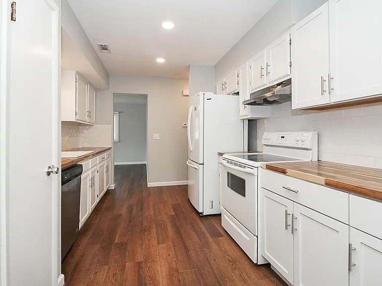 1701 Glenwood Dr — Photo 6