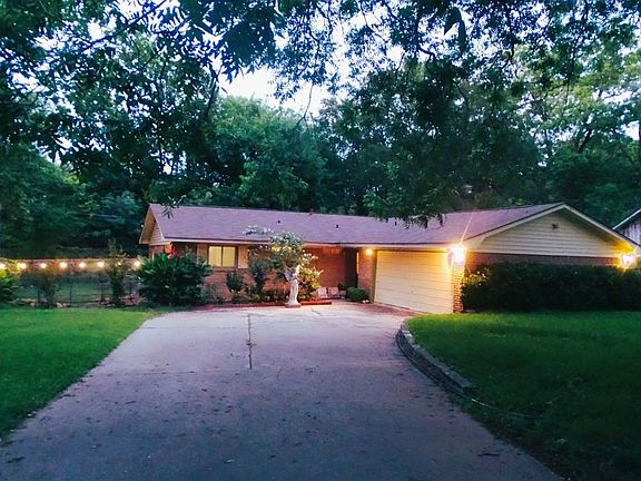 3rd image of 411 Brookwood Dr