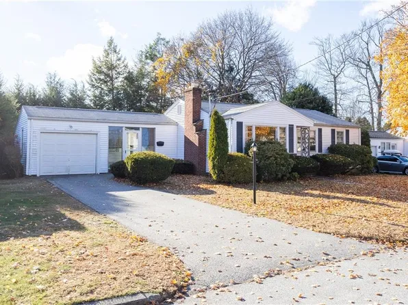 12 Carnation Dr, Cranston, RI 02920