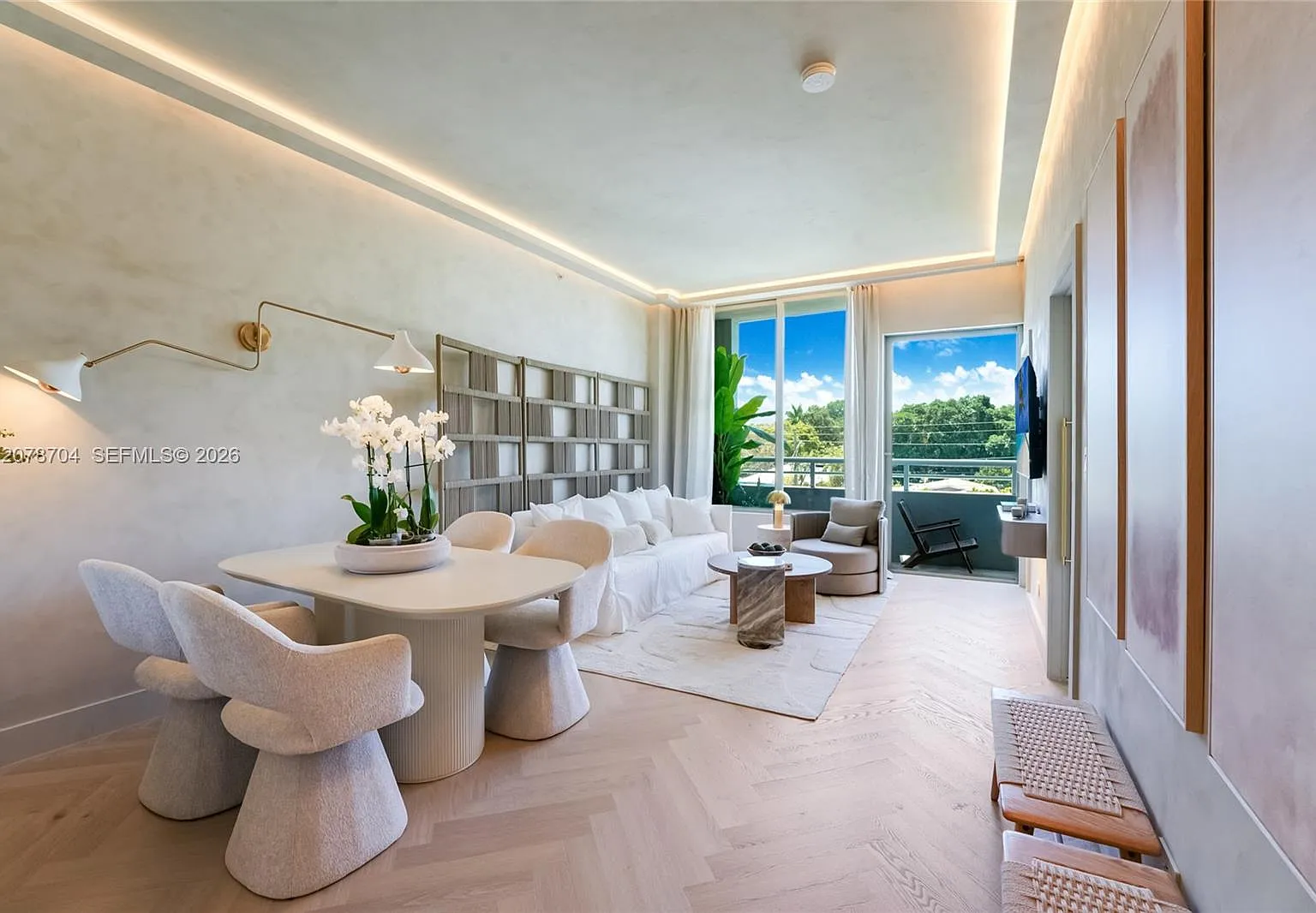 Cocostyle @ 3250 Grand Av — Photo 1