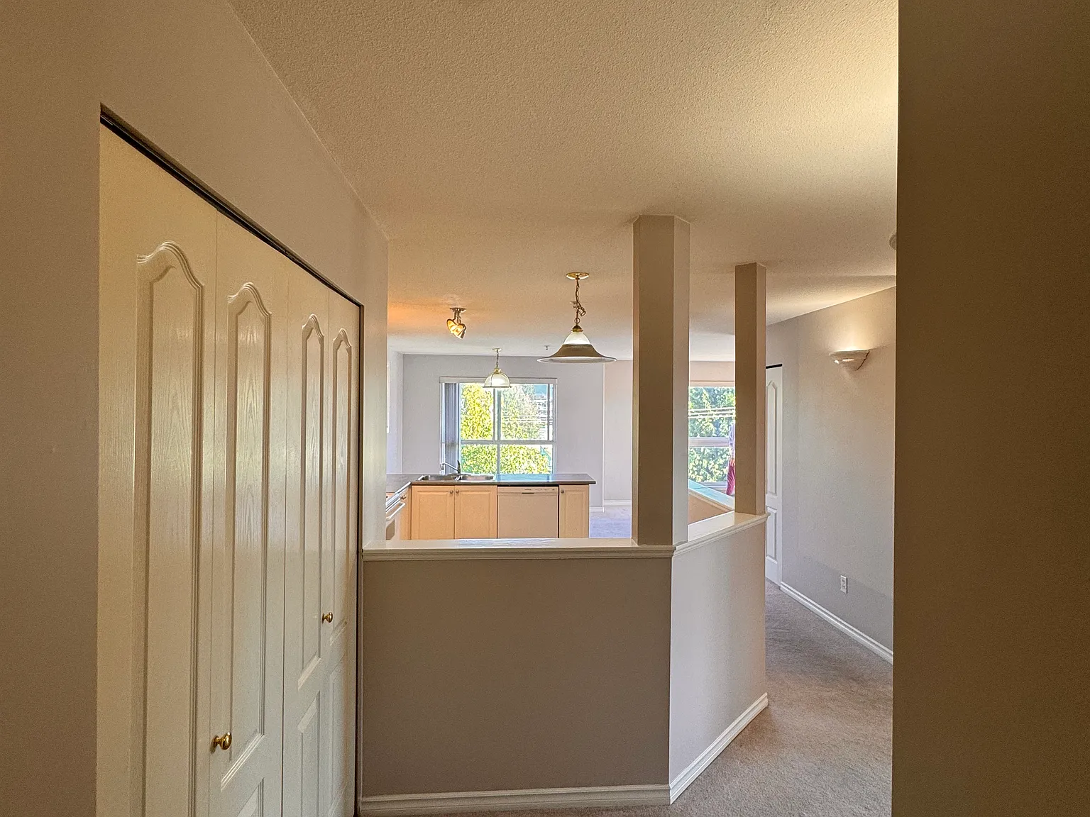 2 bed, 972 sqft, $2,300 — Photo 4