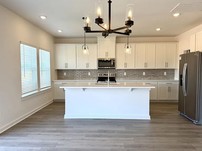 2372 Woodmeadow Dr — Photo 7