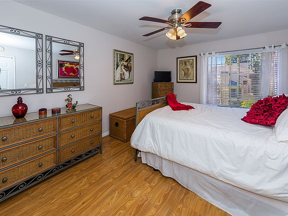 5th image of 5540 Owensmouth Ave APT 311