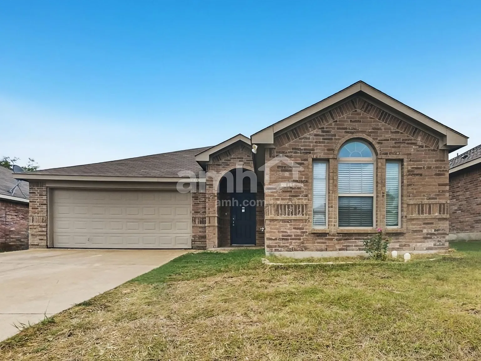 4 bed, 2.0 bath, 1848 sqft, $2,140 — Photo 1