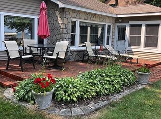 642 Giauque Beach Dr, Topinabee, MI 49791