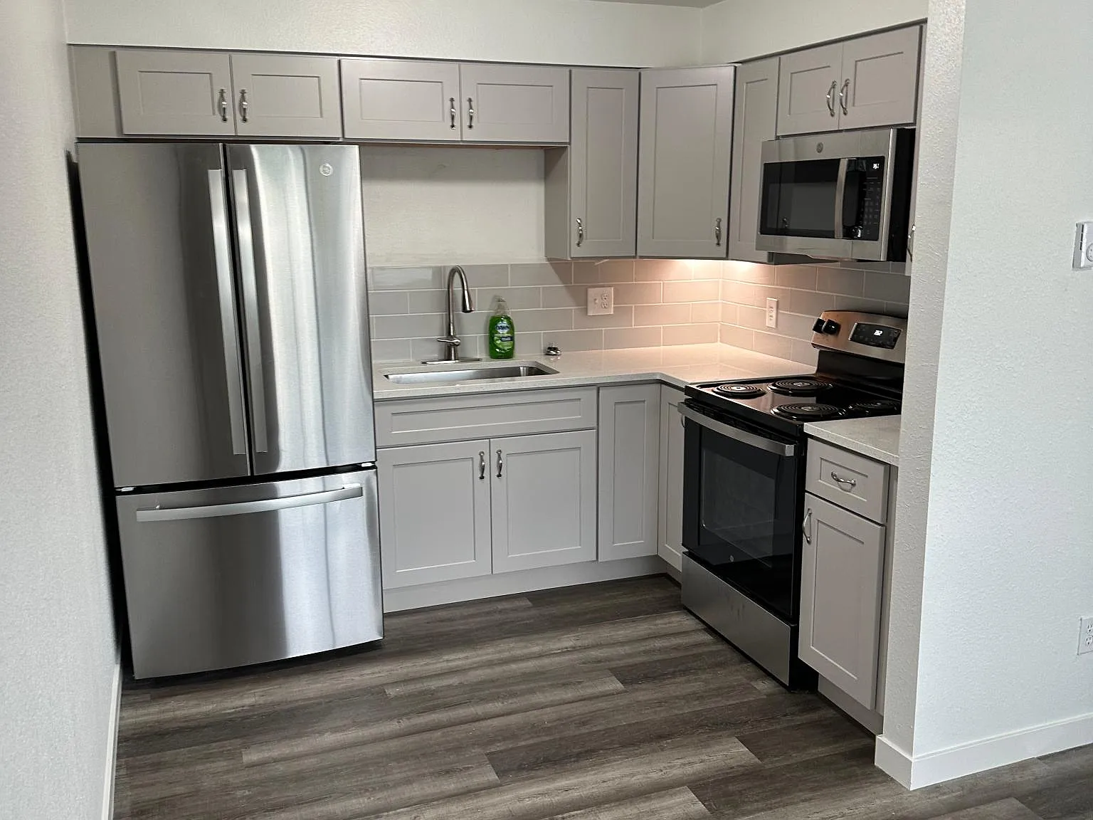 826 W Mansfield Ave — Photo 2
