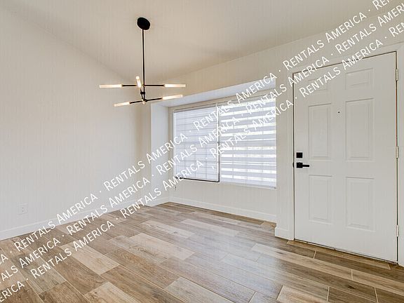 5th image of 819 W Ross Ave