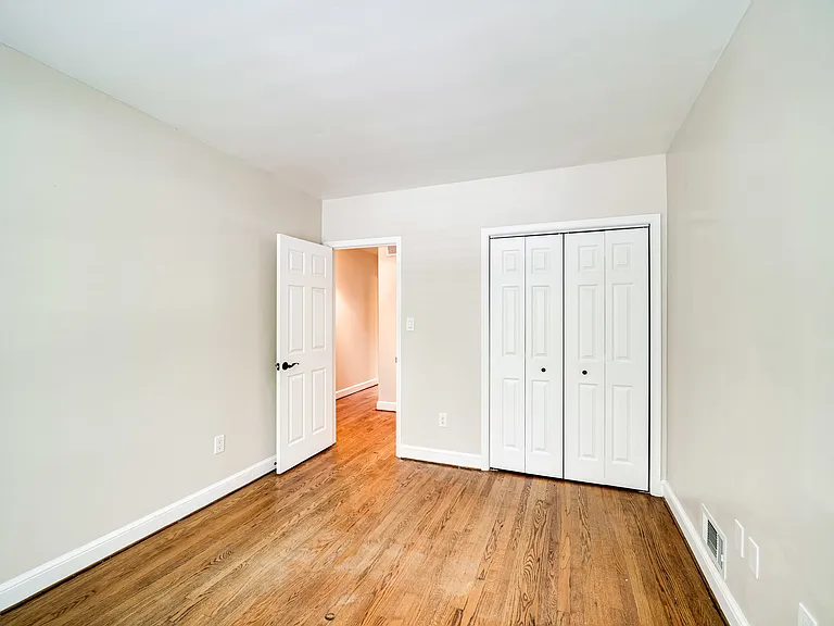 1317 Queen St — Photo 20