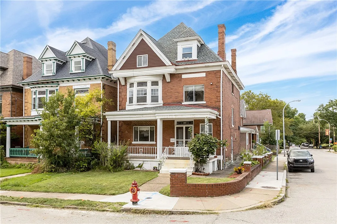 1161 Portland St photo 1