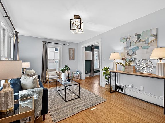 4th image of 147 Hurley St E