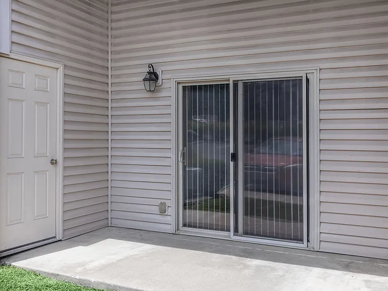 Marion Park Apartments Studio Patio