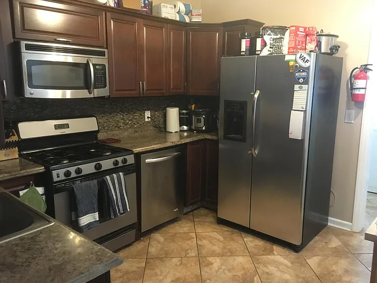 132 E Knight Ave — Photo 3
