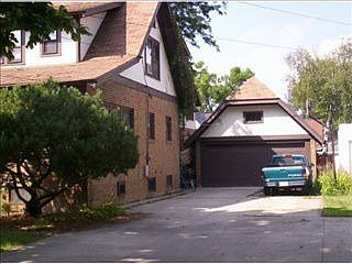 2nd image of 614 E 2nd St