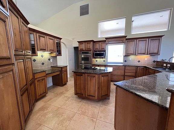 2nd image of 4084 Skyway Dr