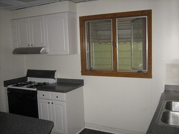 2nd image of 585 Richmond Ave APT 1