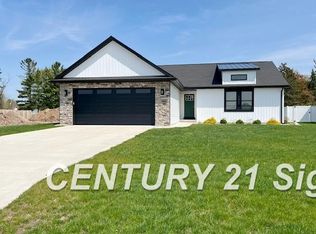 5860 Diamond Meadows Ln, Freeland, MI 48623