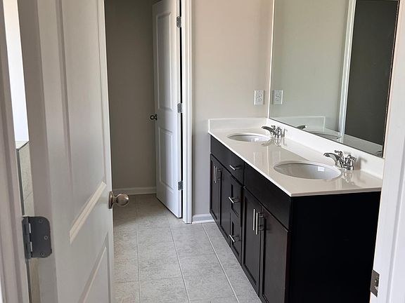 4th image of 238 Wells Cir