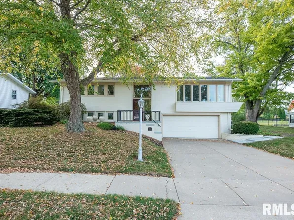 1006 Knollcrest Dr, Washington, IL 61571