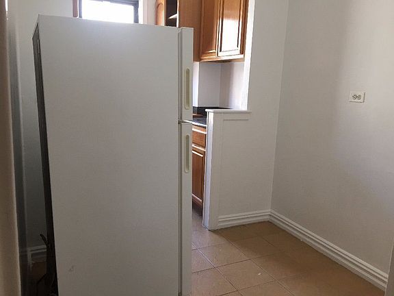 4th image of 917 Sheridan Ave #10