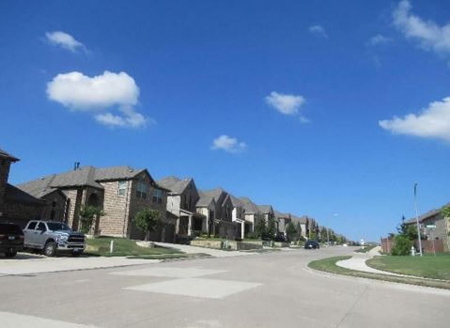 Exterior Neighborhood (street photo)