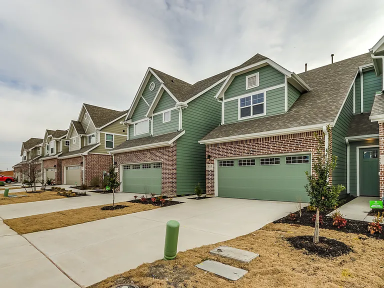 613 Emily Ln — Photo 3