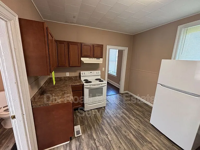 332 Hudson Ave — Photo 19