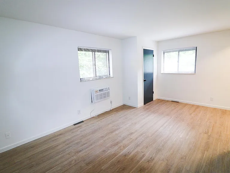 1818 Sutton Avenue — Photo 3