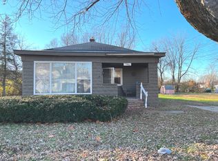 1305 S Hinshaw Ave, Bloomington, IL 61701