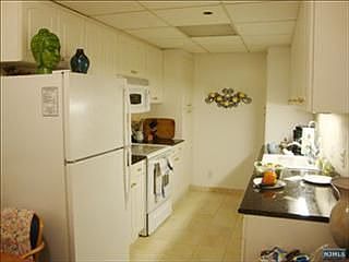 4th image of 800 Palisade Ave APT 802
