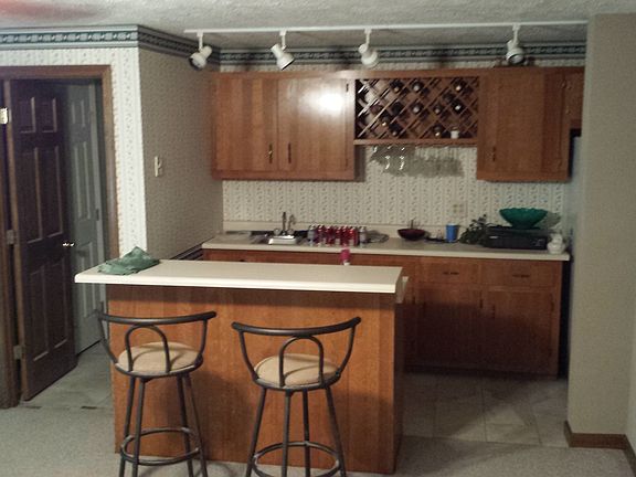 Bar and back bar has frig