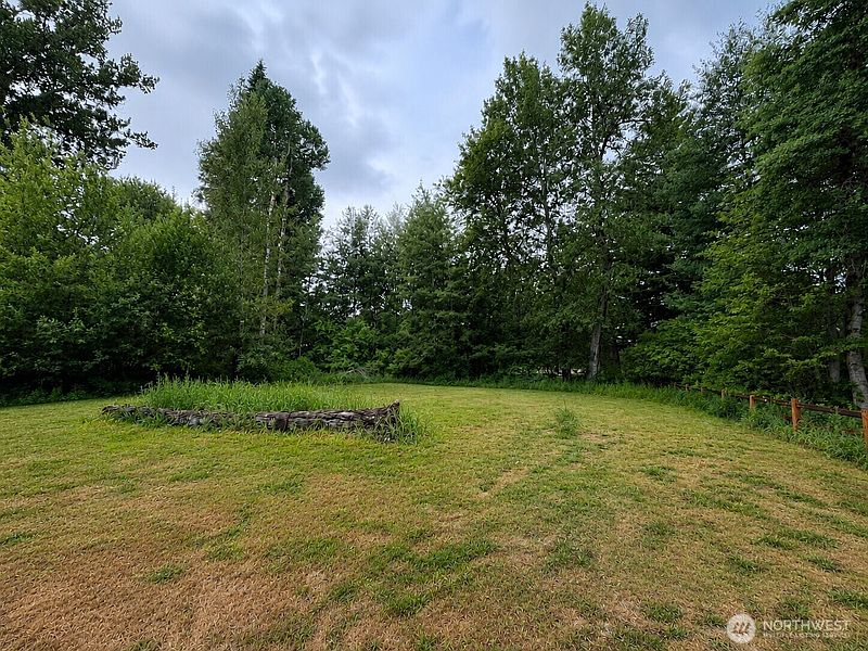 5th image of 261 Prairie Lane