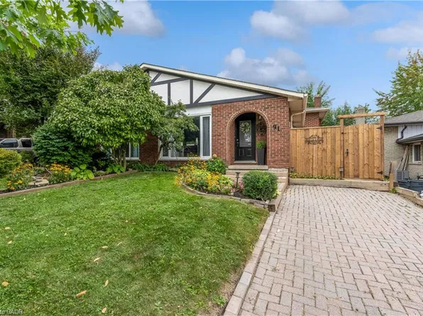 91 Guildwood Dr, Hamilton, ON L9C 6S3