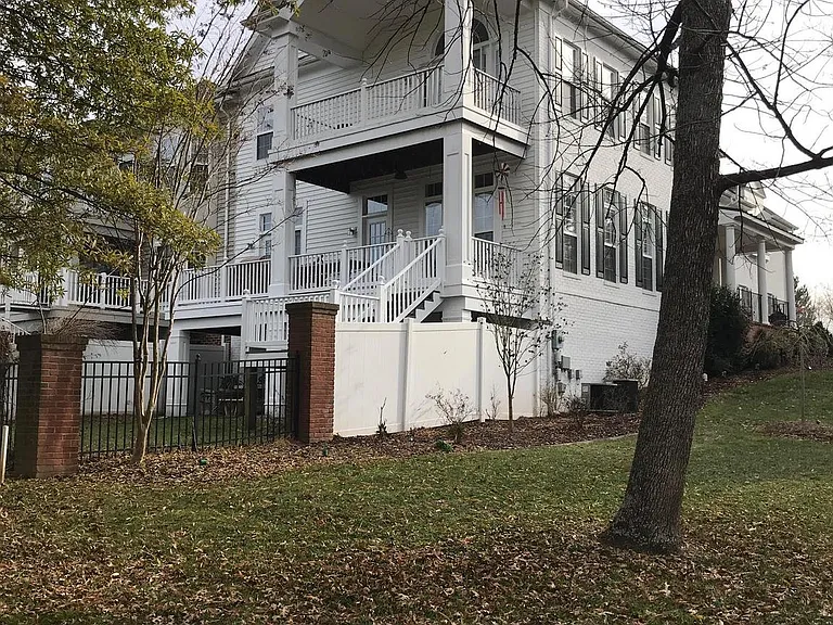 18400 Lanier Island Sq — Photo 46