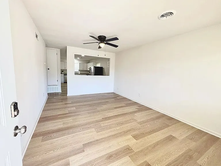 4702 S Madison Ave — Photo 4