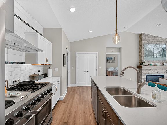 5th image of 9309 Bellflower Ln