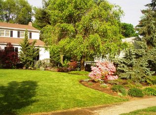 221 S Colonial Ave, Moorestown, NJ 08057